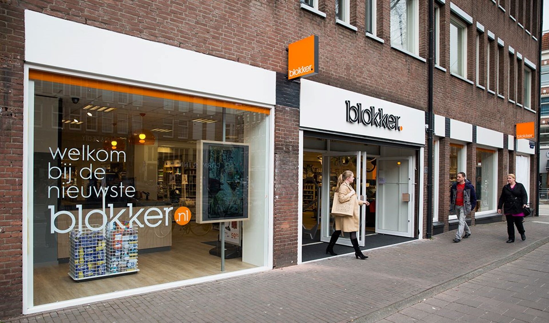Onlangs werd de nieuwste Blokker winkel aan de Bilderdijkstraat in Amsterdam geopend, met een nieuw logo en een nieuwe inrichting. 