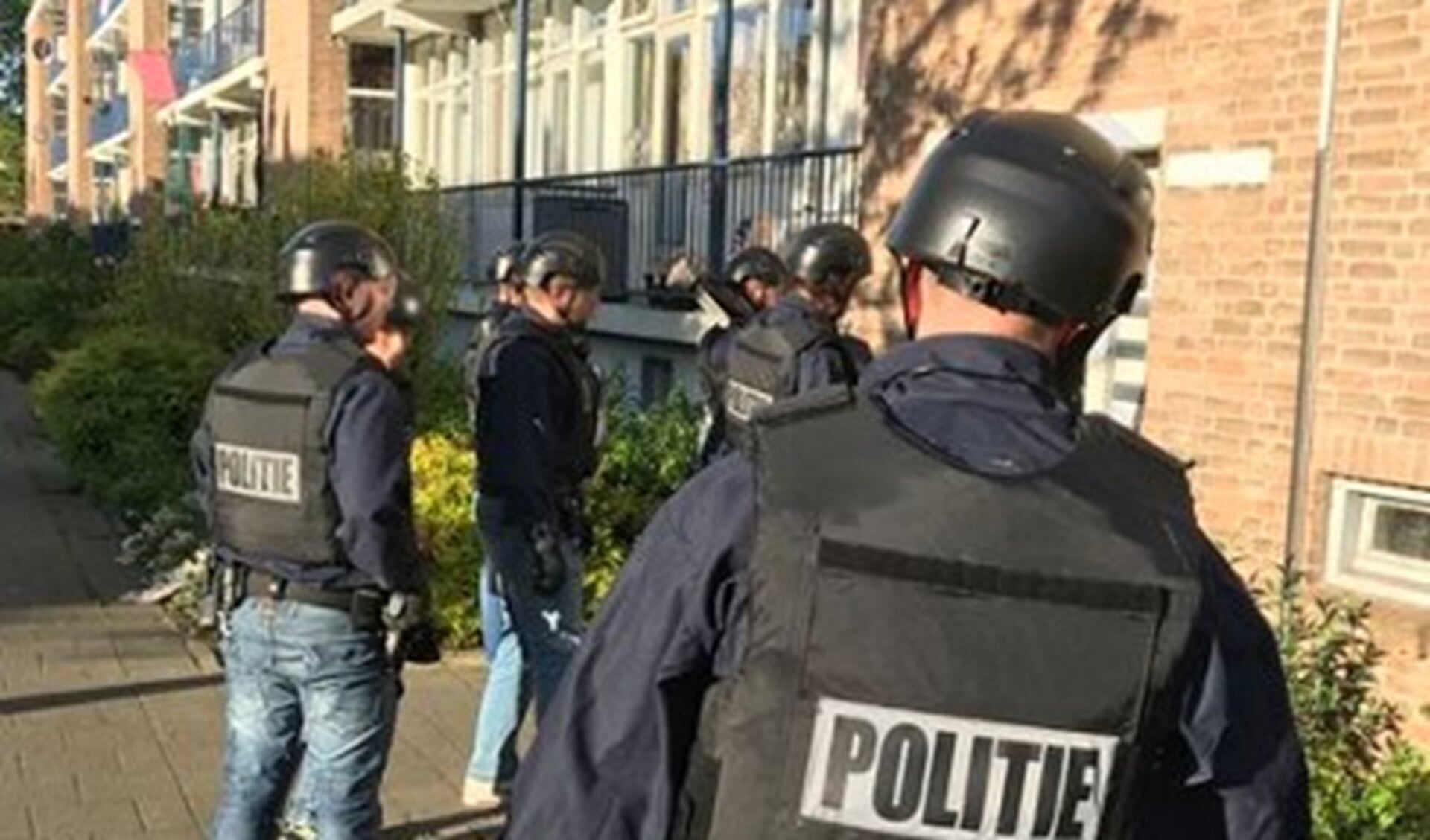 De politie deed ook invallen in Voorburg in verband met het opsporingsonderzoek van de politie naar illegale prostitutie (foto: politie).