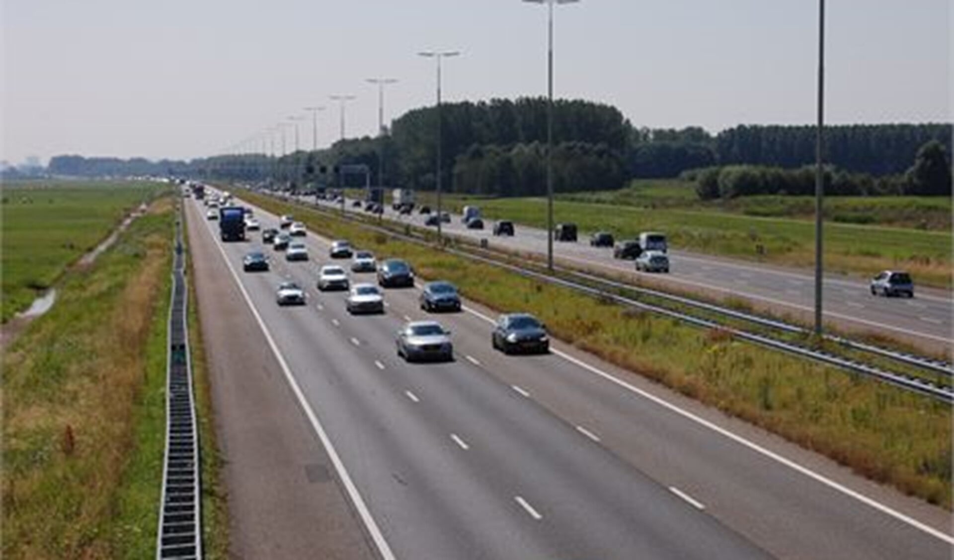 De gemeente Leidschendam-Voorburg wordt omgeven door rijkswegen met veel verkeer, dat veel fijnstof veroorzaakt (archieffoto Dick Janssen).