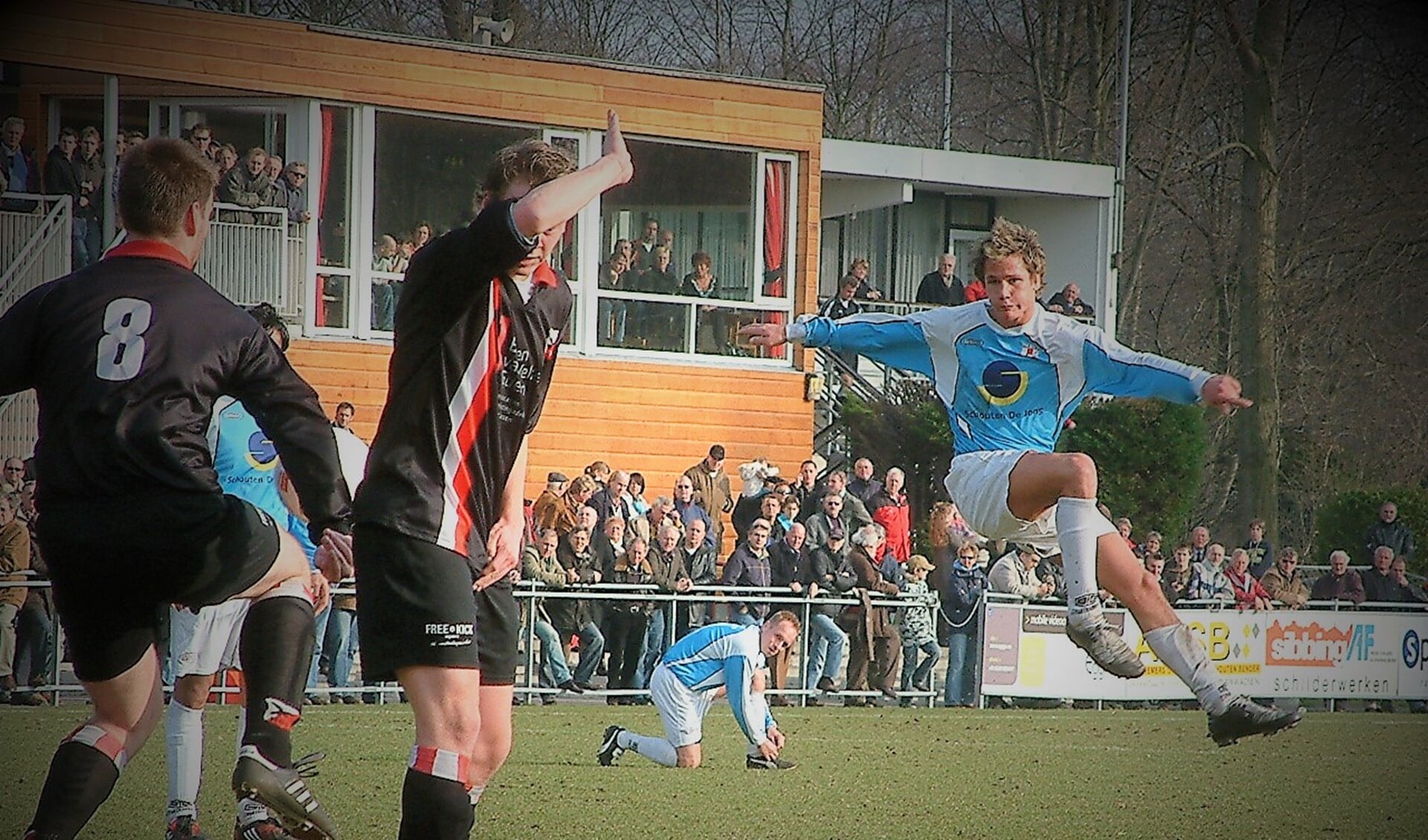 Mitchel Beijersbergen keert via Noordwijk, ARC en FC Rijnvogels terug bij RKAVV, met welke club hij op 24 februari 2008 nog tegen HBS in de 1e klasse speelde (archieffoto: AW).