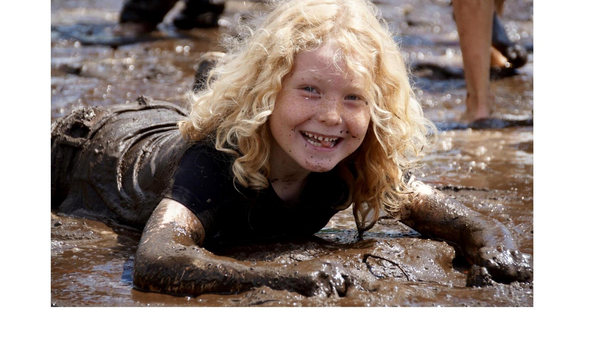 Tijdens ModderDag ontdekken kinderen weer wat modder is, hoe je ermee kunt spelen en hoe leuk de natuur is (foto: pr Smallsteps).
