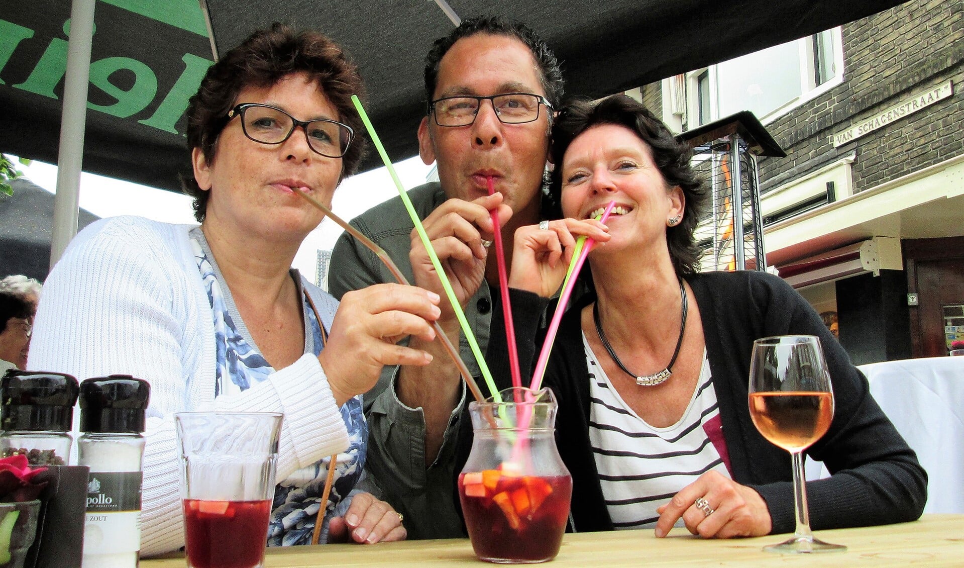 NIet alleen genieten van een hapje, maar ook van een drankje tijdens Voorburg Jazz Culinair (foto: Michel Groen).