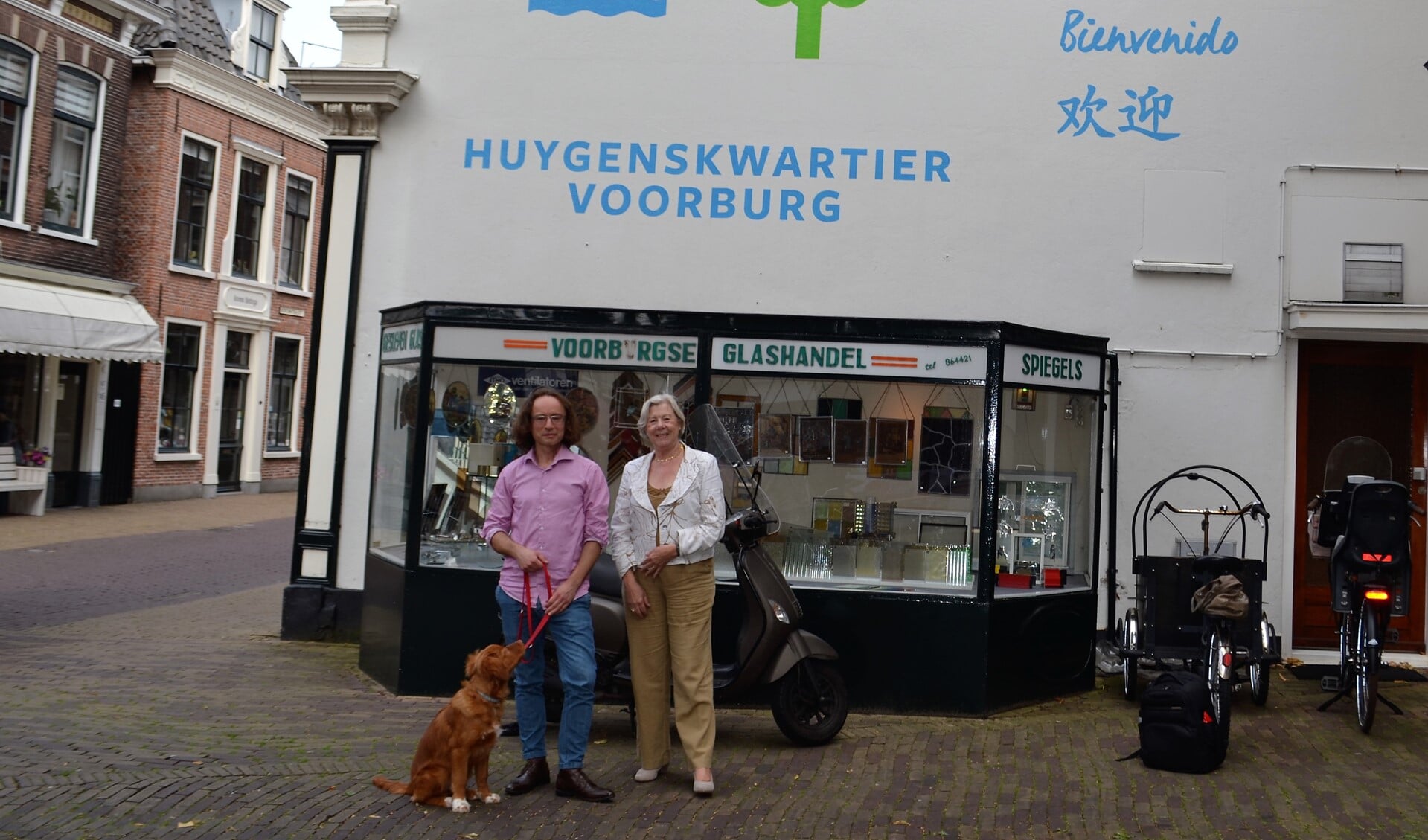 Hans de Raad en Tilly Zwartepoorte organiseren het Huygensfestival in het Huygenskwartier (tekst/foto: Inge Koot).