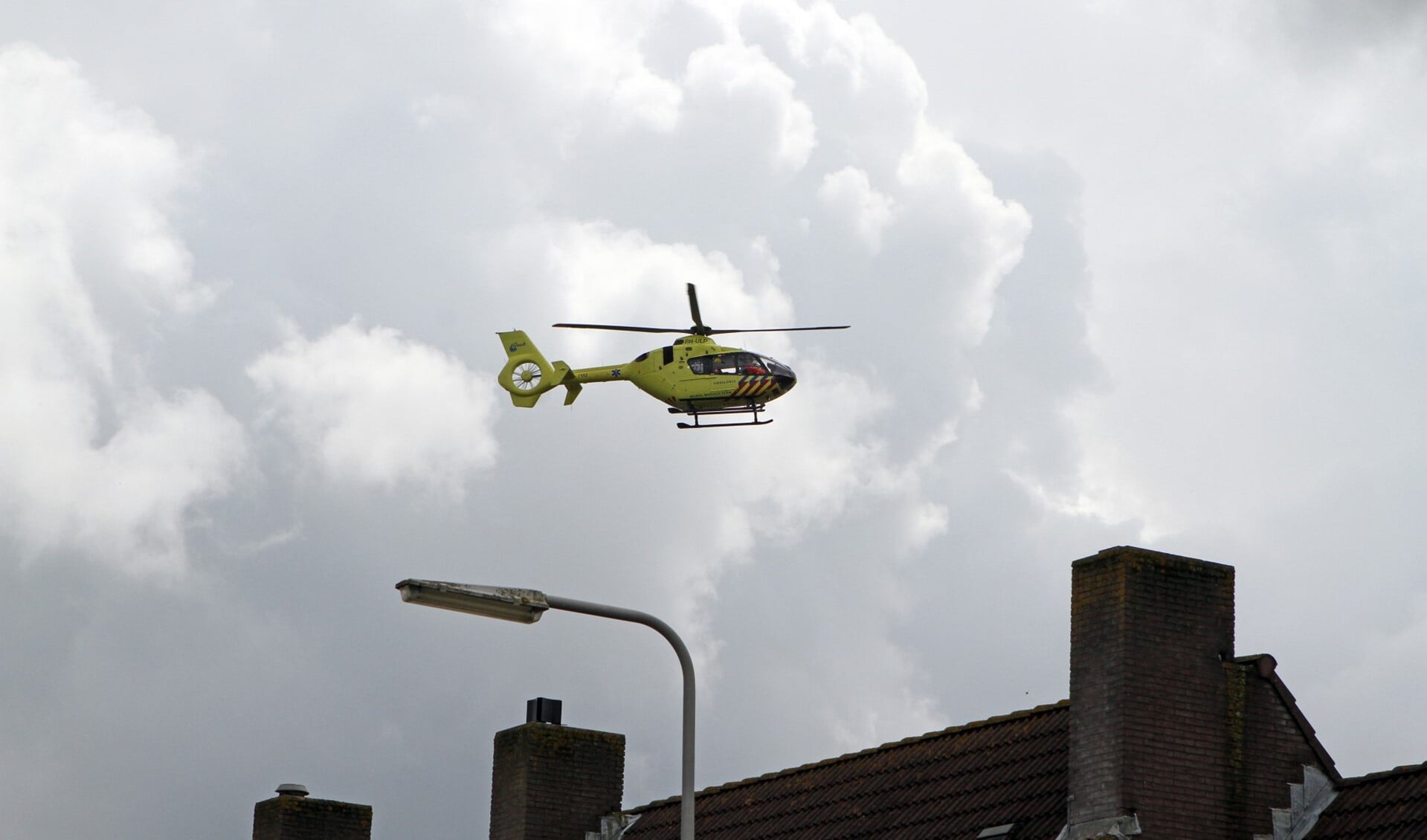 Een traumahelikopter landde gisteren op het terrein van de manege.