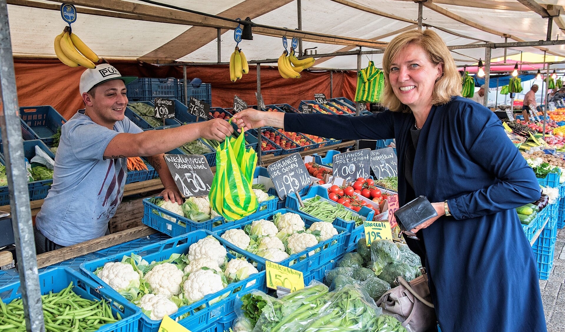 Op de zaterdagmarkt in het Huygenskwartier komen voorlopig alleen marktkramen die voedsel verkopen (archieffoto: Michel Groen).