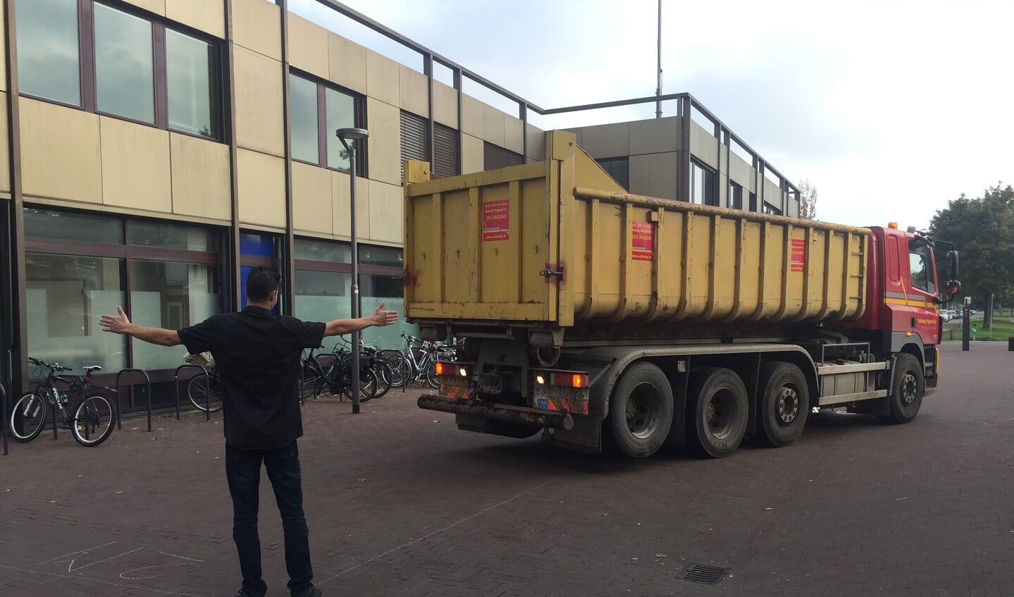 Een container symboliseert de afmeting van de bouwplannen.