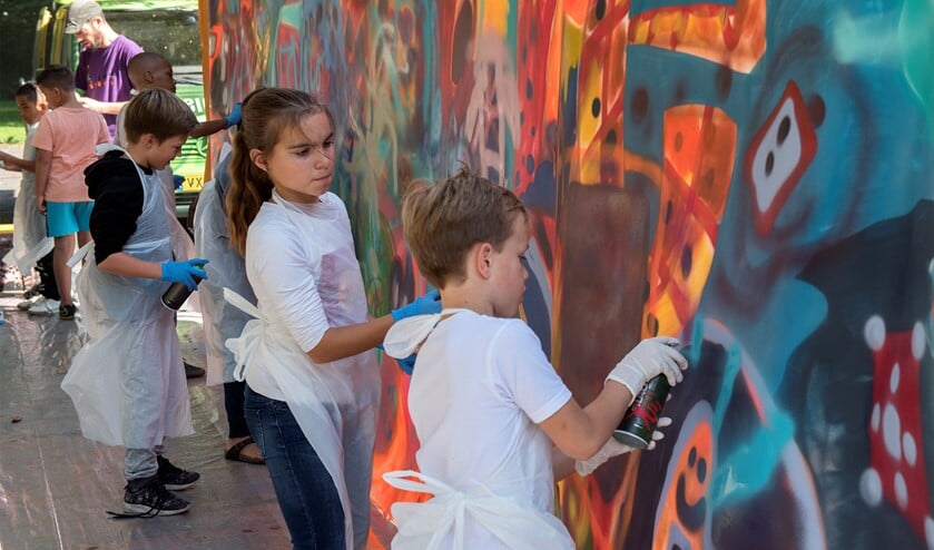 Lekker kliederen en legaal graffiti aanbrengen (foto: Michel Groen).