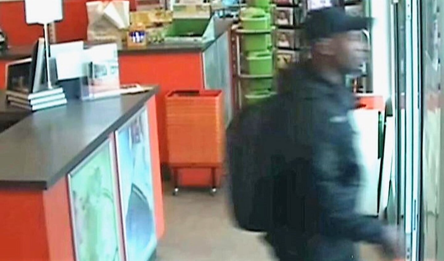 De winkeldief (beelden bewakingscamera via politie LDVB).