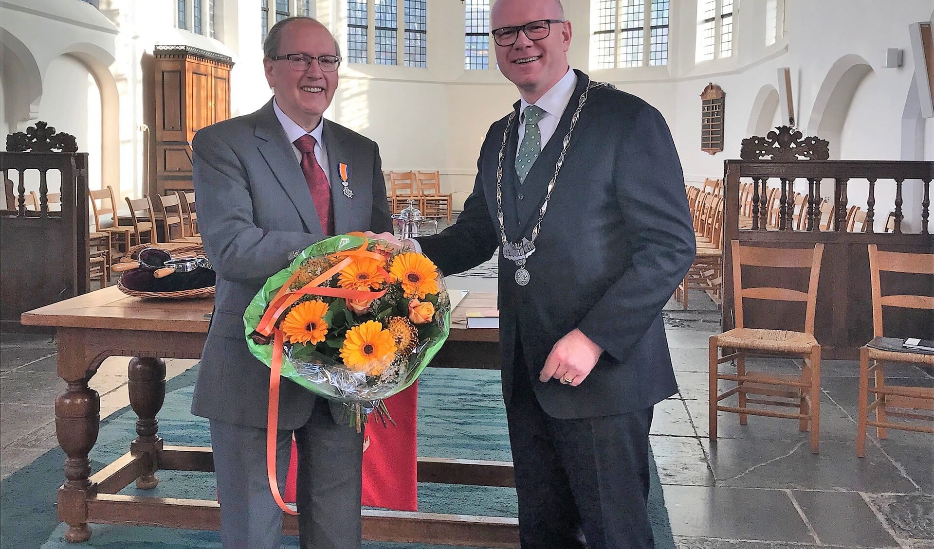 De heer L. (Louis) Cosman uit Voorburg ontving op zondagochtend 14 januari in de Oude Kerk een koninklijke onderscheiding (foto: gemeente Leidschendam-Voorburg).