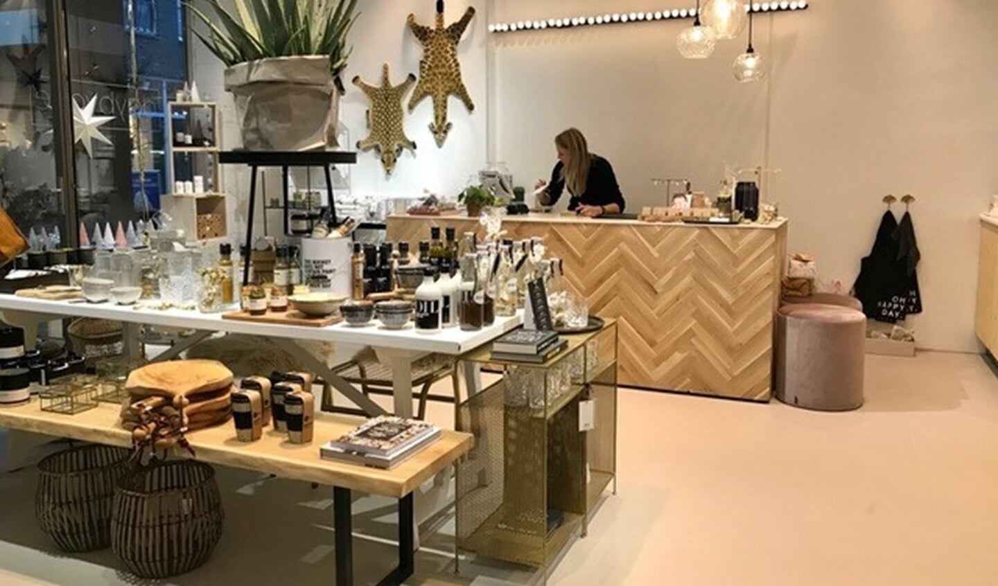 De nieuwe winkel ziet er licht en overzichtelijk uit.