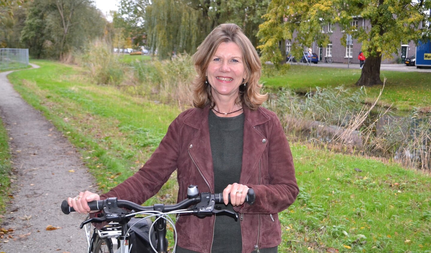 D66 raadslid Charlotte Bos spreekt haar zorgen uit over de toegenome geluidshinder in de gemeente. (Foto: Inge Koot)