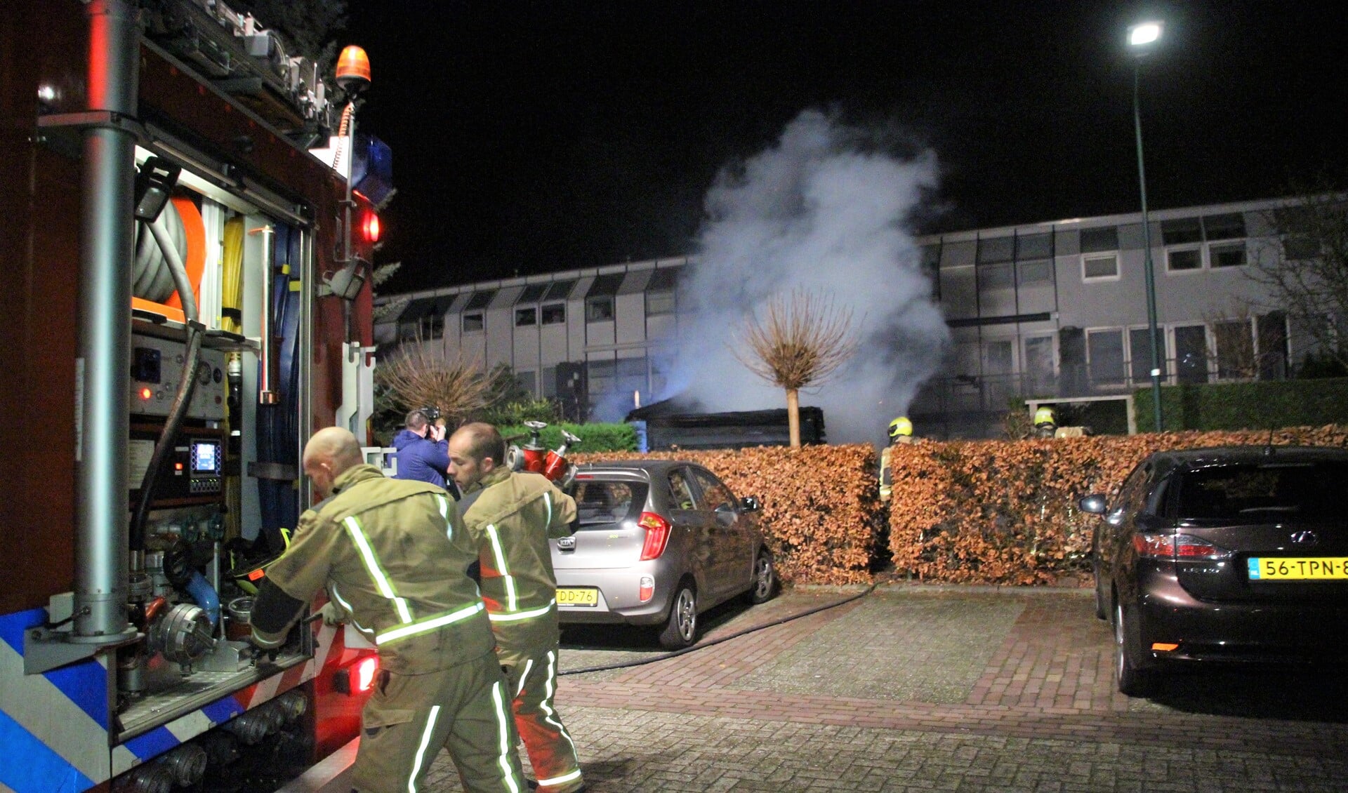 Hoewel de brandweer snel ter plaatse was, bleek het schuurtje niet meer te redden (foto: Regio 15).