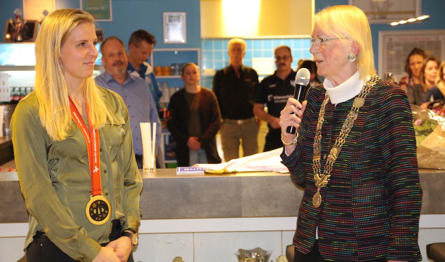 Burgemeester Francisca Ravestein reikte de Sportpenning van Pijnacker-Nootdorp uit.