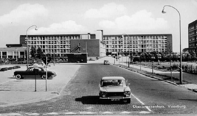 Aan het slot van de middag toog het gezelschap naar het Diaconessenhuis.