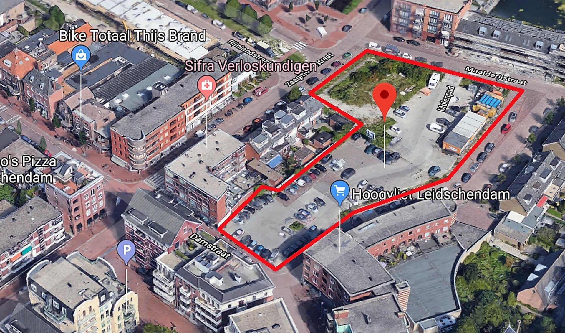 In het rood het gedeelte van de Damcentrum waar veel parkeerplaatsen zullen verdwijnen (foto: Google).