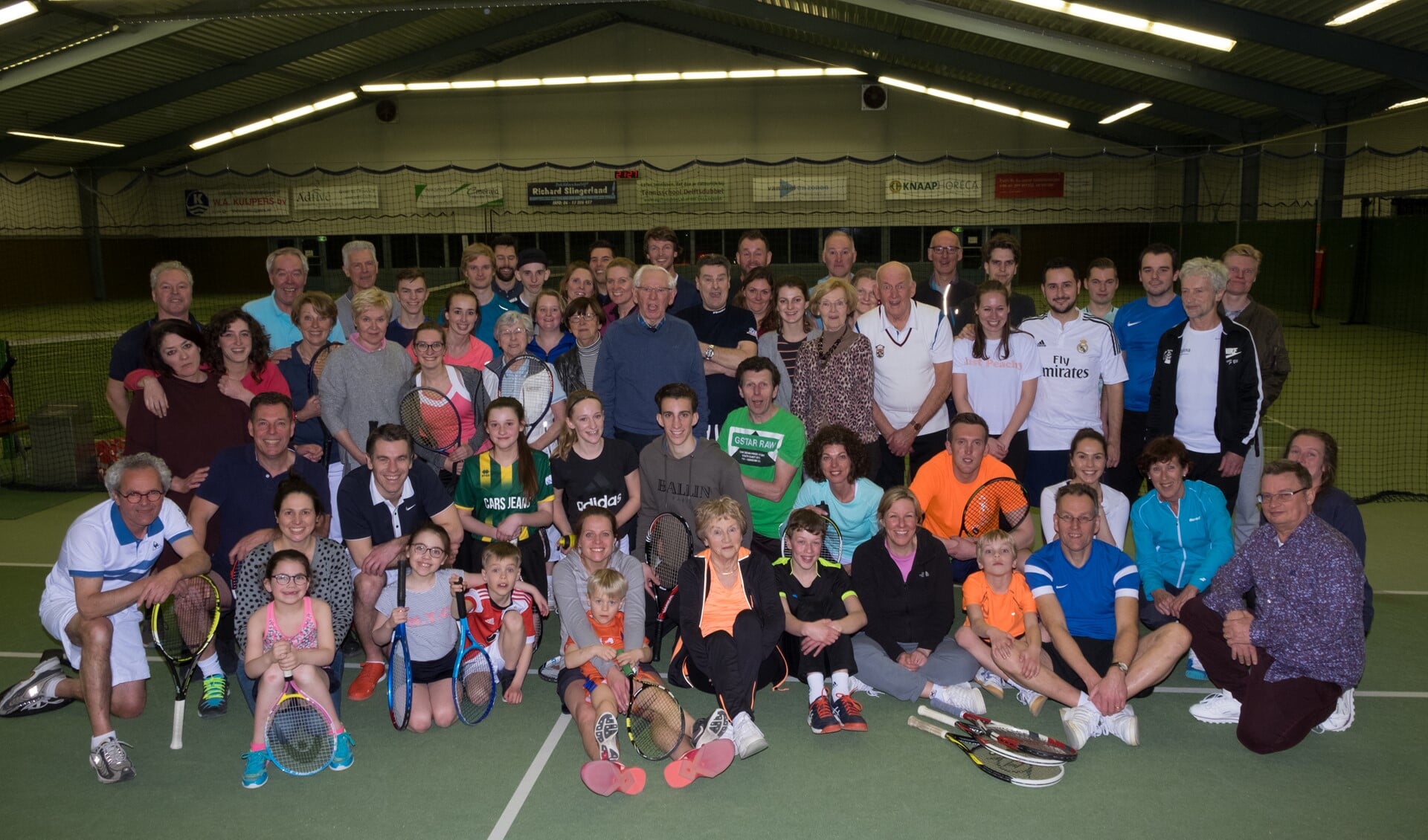 De hele familie op de foto.