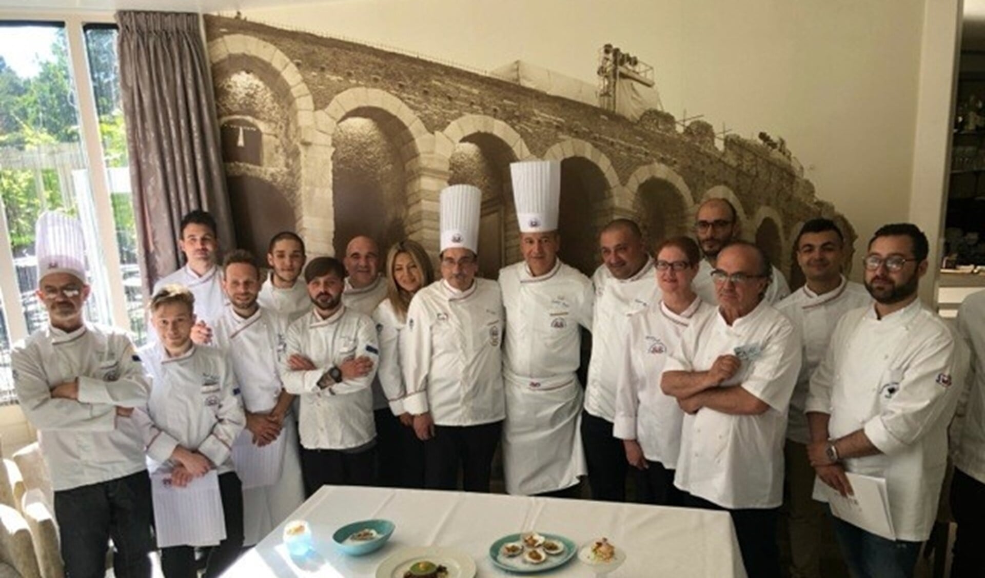 Chef-koks van de beste Italiaanse restaurants hadden zich in het restaurant Raimondi's Villa Rozenrust in Leidschendam verzameld.