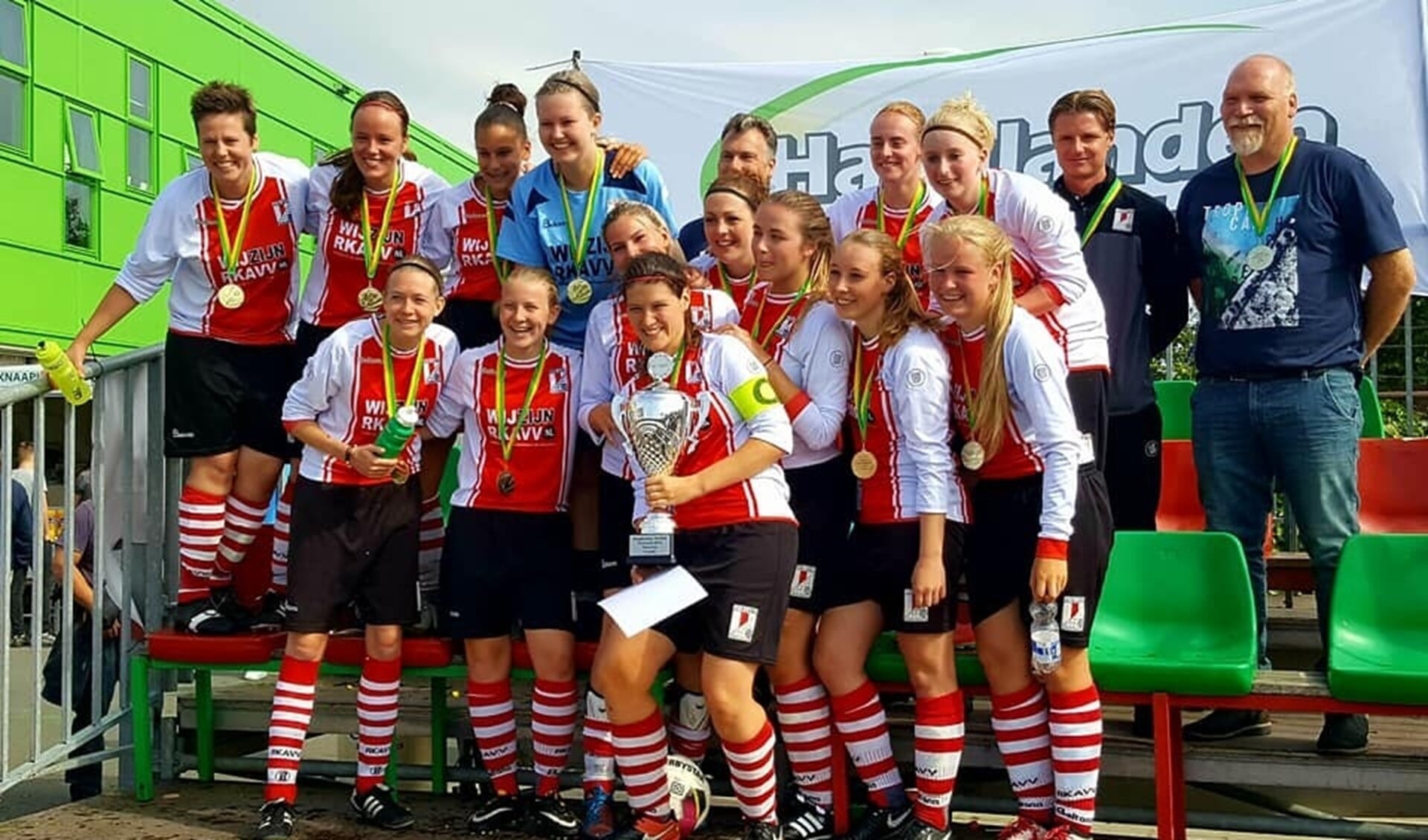 RKAVV Vrouwen wint Haaglanden Voetbal vrouwentoernooi (foto: Hans van der Valk).