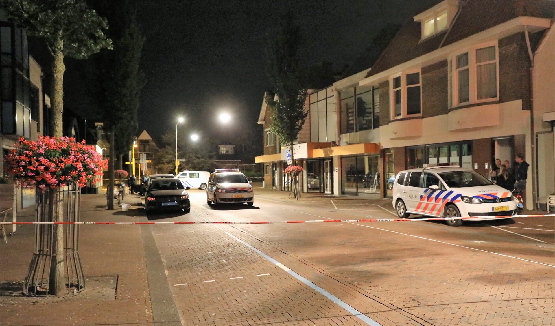 De politie zette een plaats delict af op de kop van de Damlaan (foto: Ferry van der Geer/Regio15).