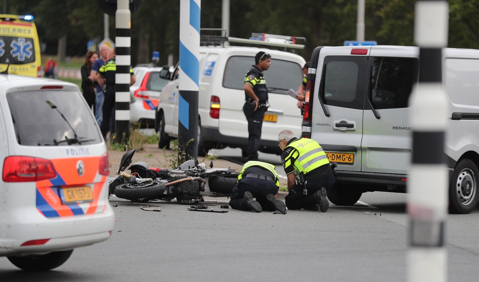 De politie doet onderzoek naar de toedracht van het ongeval. (Foto: Regio15/René Hendriks)