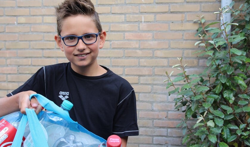 Jisse heeft veel geld ingezameld met statiegeldflessen en kreeg ook veel giften.