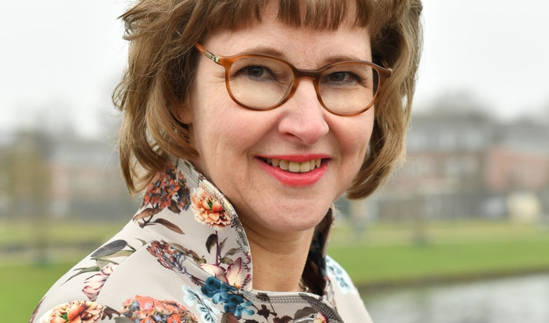 Wethouder Juliette Bouw laat de CDA Zuid-Holland delegatie het oude hart van Leidschendam zien. (Foto: CDA-LV)