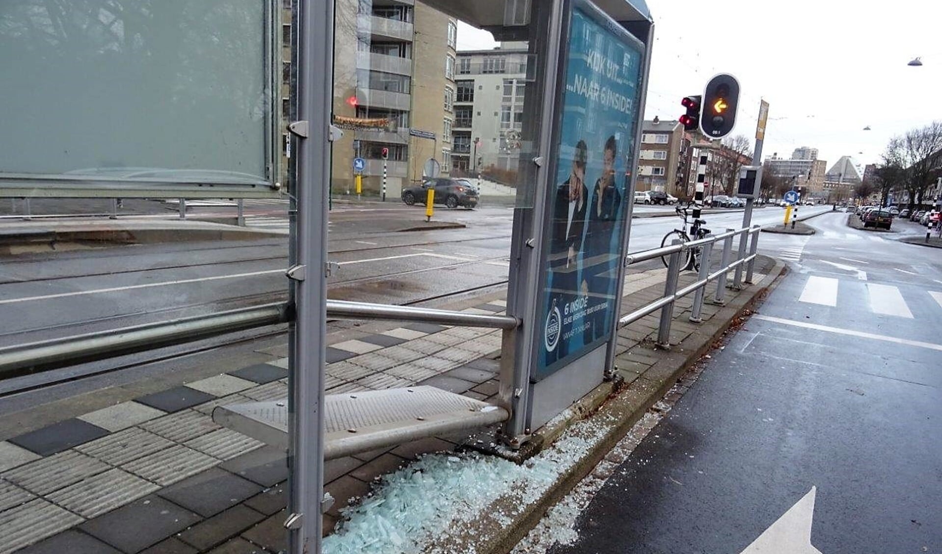 Vernielde abri aan de Heuvelweg in Leidschendam (foto: Ap de Heus).