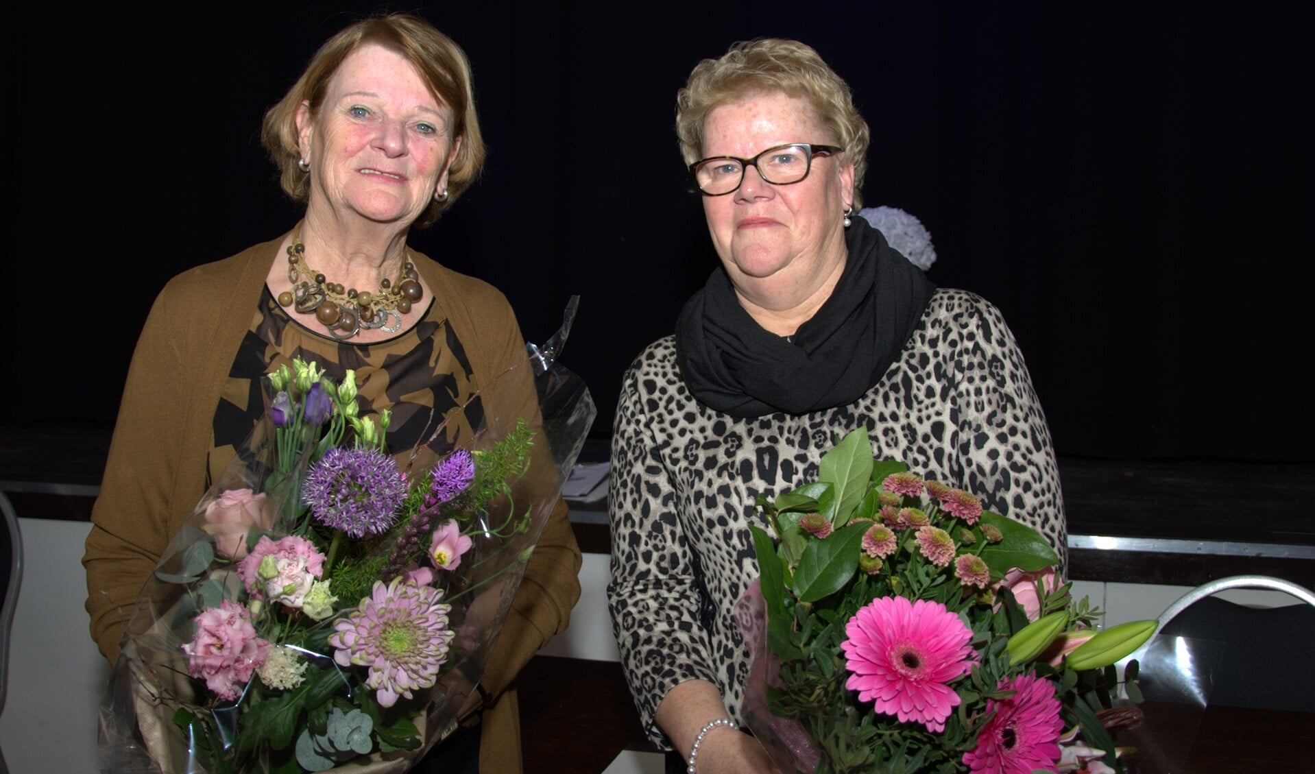 Veel waardering Thea Mooijman en  Marion Spierenburg. (foto: Wim van Nierop)