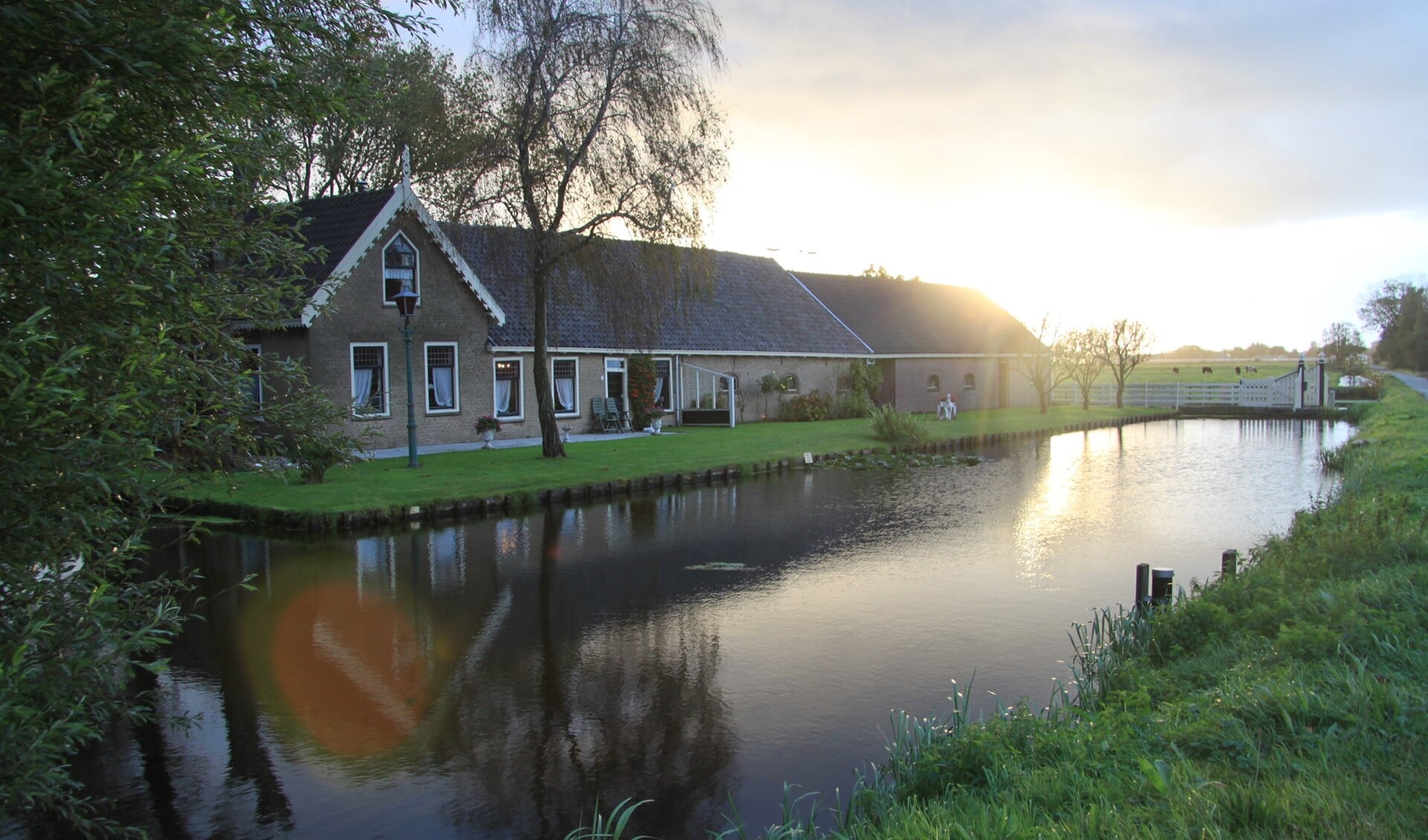 Een van de boerderijen die wel is blijven staan, de boerderij van de familie Janssen aan de Laakweg. 