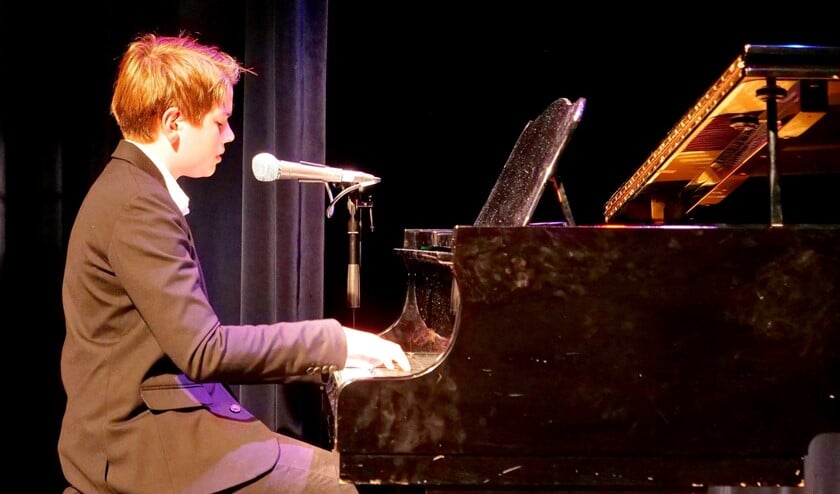 De 13-jarige Maarten Bakker won de Rijswijk Talent Award met het Nederlandstalige nummer 'Laat me niet alleen' (foto: Ot Douwes).