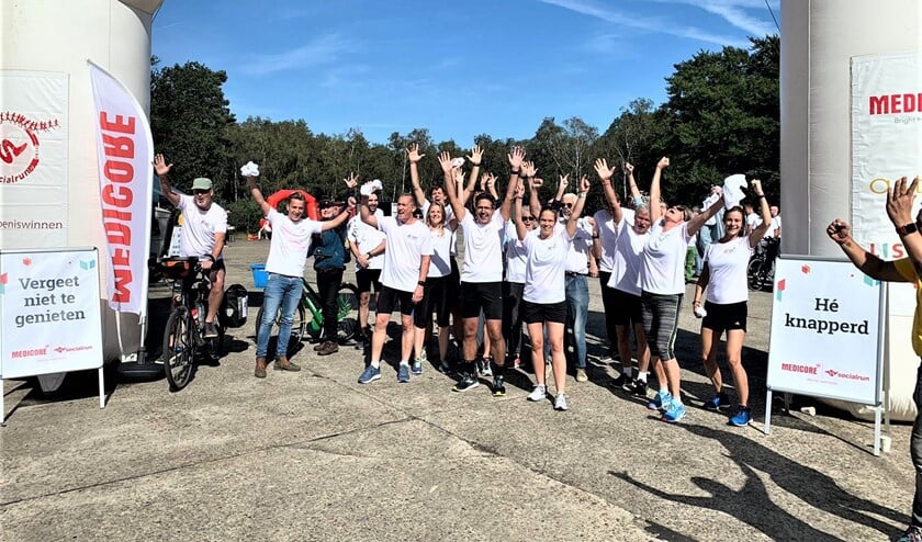 De delnemers aan de Socialrun bij de start/finish (foto: pr).