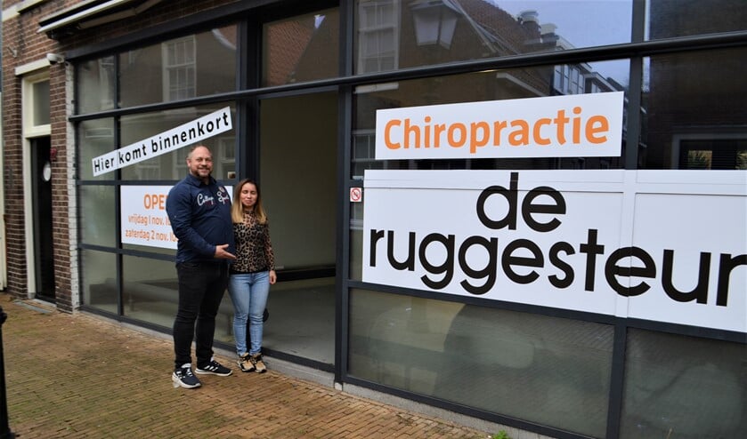 Nathan de Boer nodigt belangstellenden uit een kijkje te nemen in zijn nieuwe chiropractiepraktijk tijdens de open dagen op 1 en 2 november (foto: Inge Koot).