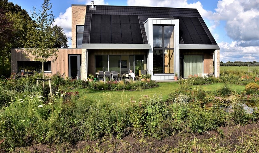 Ook Madelein en Arie Vreeken, bewoners van het nieuwe huis Noortheylaan 13 in Leidschendam, doen mee aan de Nationale Duurzame Huizen Route (foto:pr).
