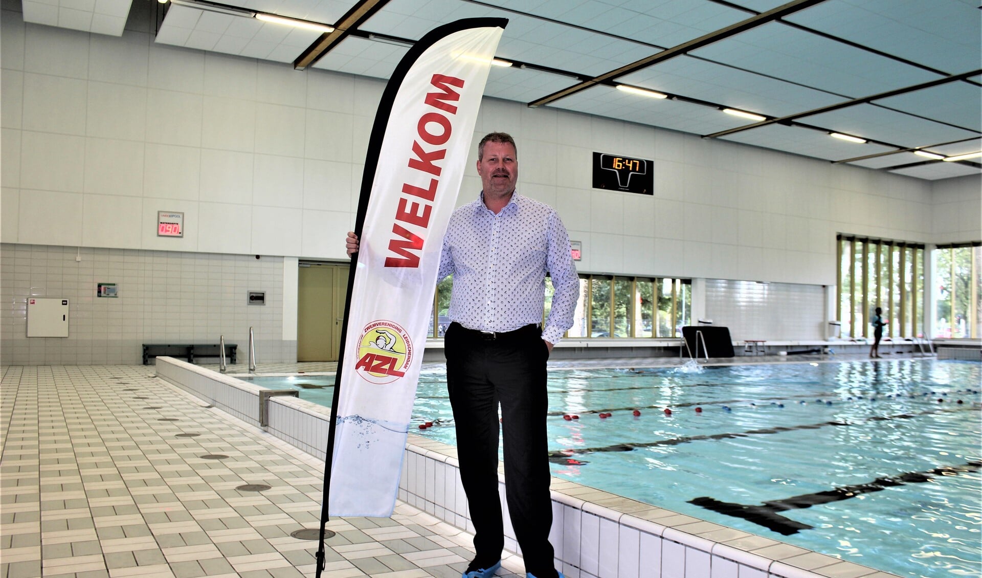 Voorzitter Michiel Schapers van de Algemene Zwemvereniging Leidschendam, die zelf al 25 jaar zweminstructeur is en instructeurs opleidt (foto/tekst: DJ).