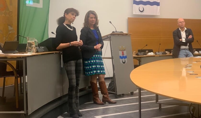 Marjan van Giezen (voorzitter Stichting Duurzaam Leidschendam-Voorburg) en D66 raadslid Charlotte Bos.