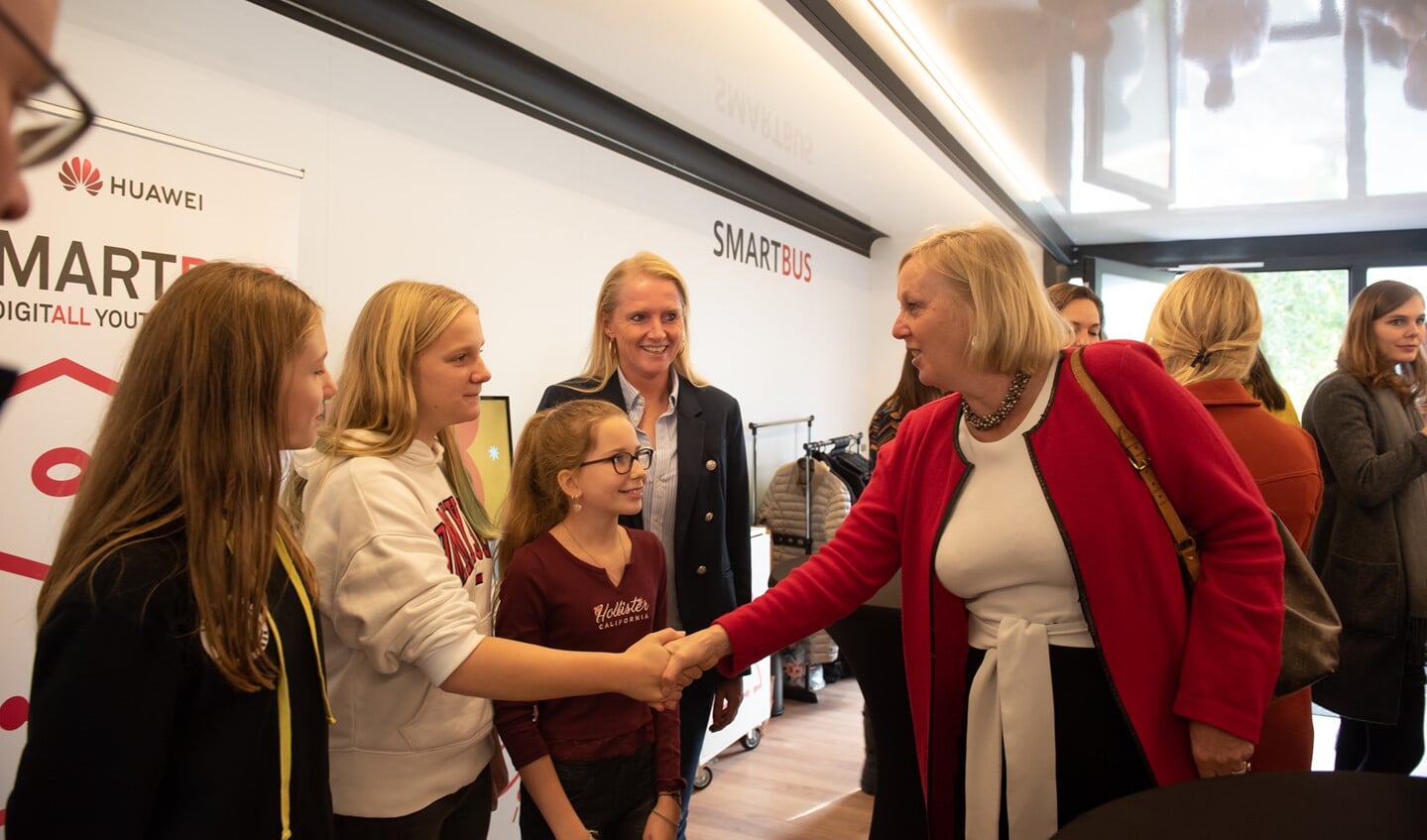 Astrid van Eekelen, wethouder Economische Zaken was bij de start aanwezig (Foto: PR).