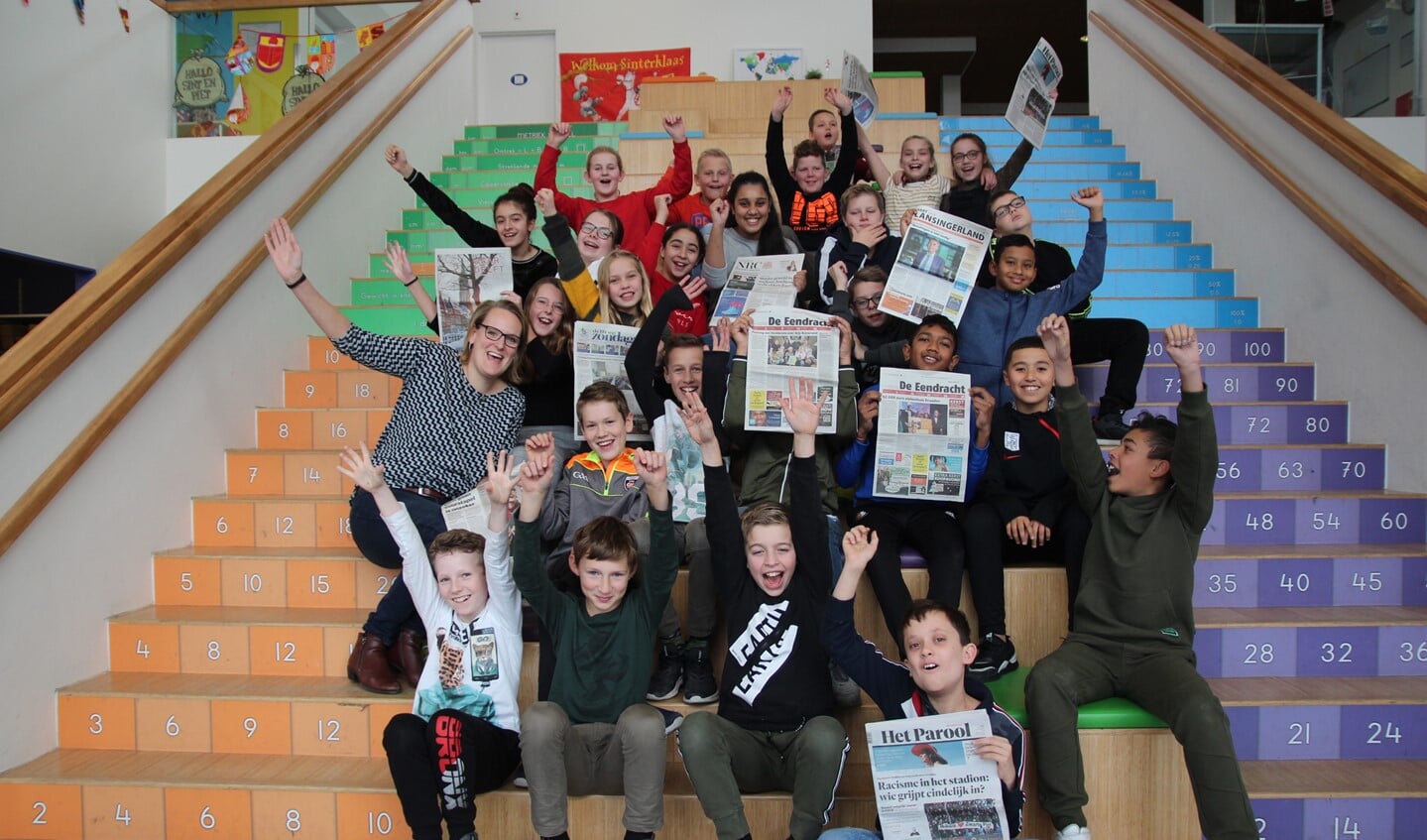 Het bezoek van de Telstar-verslaggever werd besloten met een groepsfoto inclusief de diverse landelijke en lokale kranten!