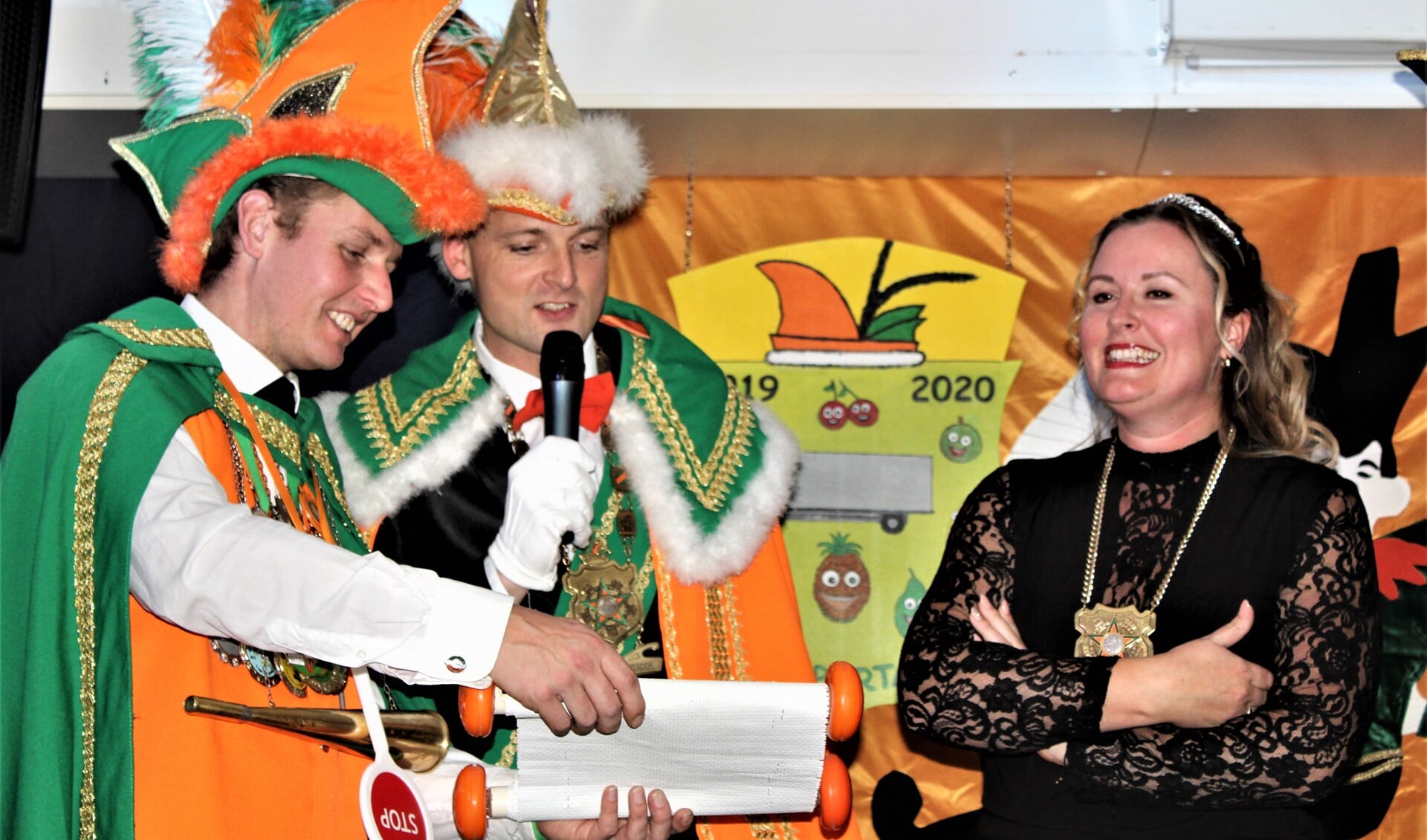 Het nieuwe prinsenpaar Prins Transportador (Remko Kloosterman) en Page Silke (van Hagen) werd gepresenteerd (foto: pr Damzwabbers).