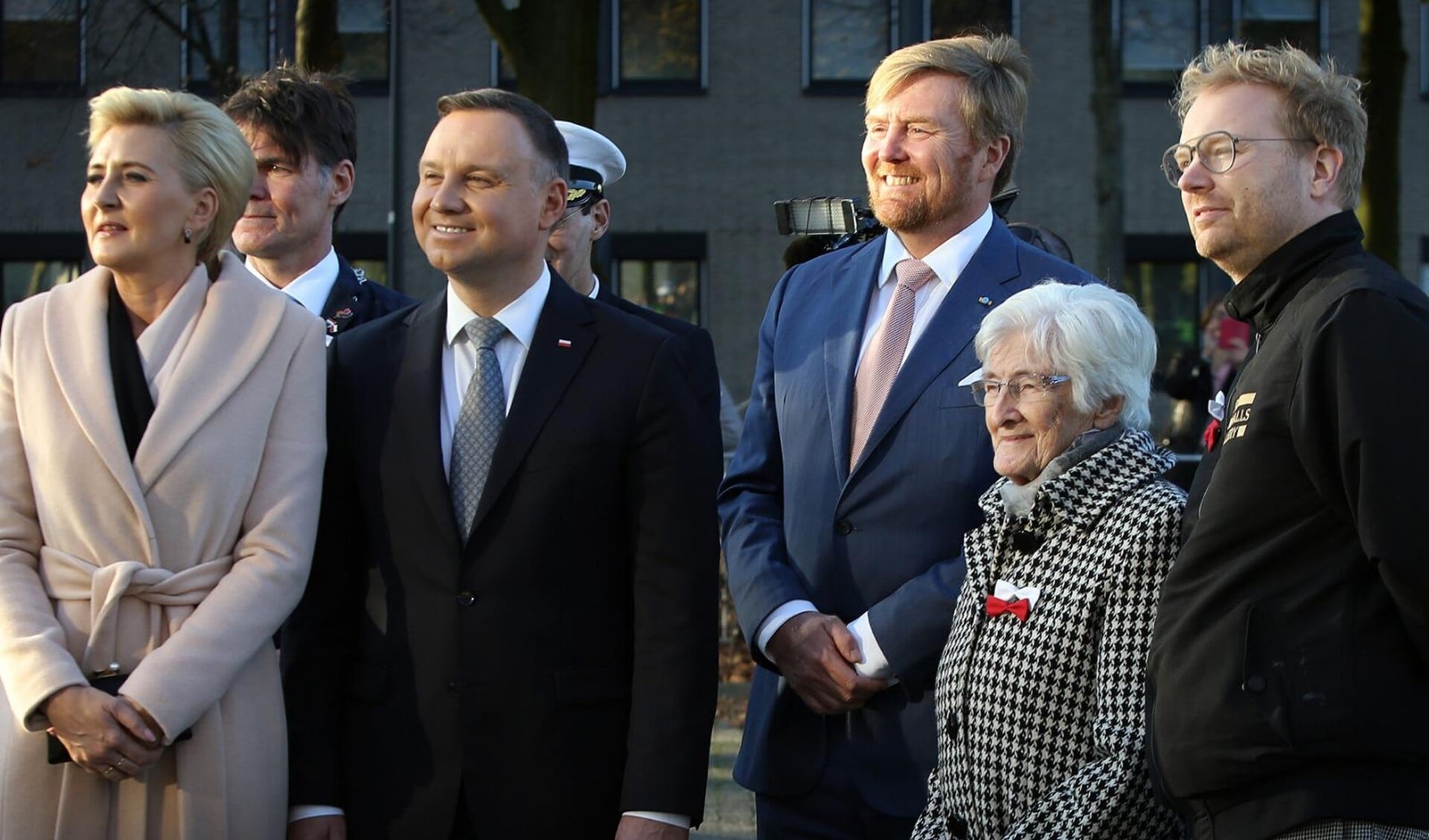 In aanwezigheid van de Poolse President en zijn vrouw bracht Koning Willem Alexander op 29 oktober een bezoek aan deze muurschildering gemaakt door Dennis Elbers (Foto: Ramon Mangold)