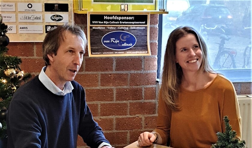 Mark van ’t Walderveen van VVV en Chantal van Rijn van Van Rijn Culinair tekenden een 3-jarige overeenkomst (foto: pr).