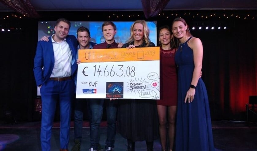 De docenten haalden met hun actie een enorm bedrag op voor KWF. Foto: ONC Parkdreef.