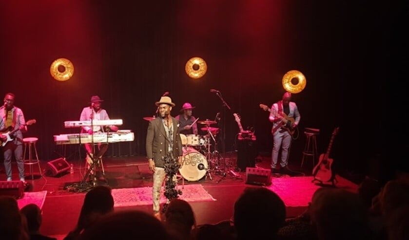 Steffen Morrison en zijn Band of Brothers zorgen voor een waar soulmuziekspektakel. Foto; Robbert Roos
