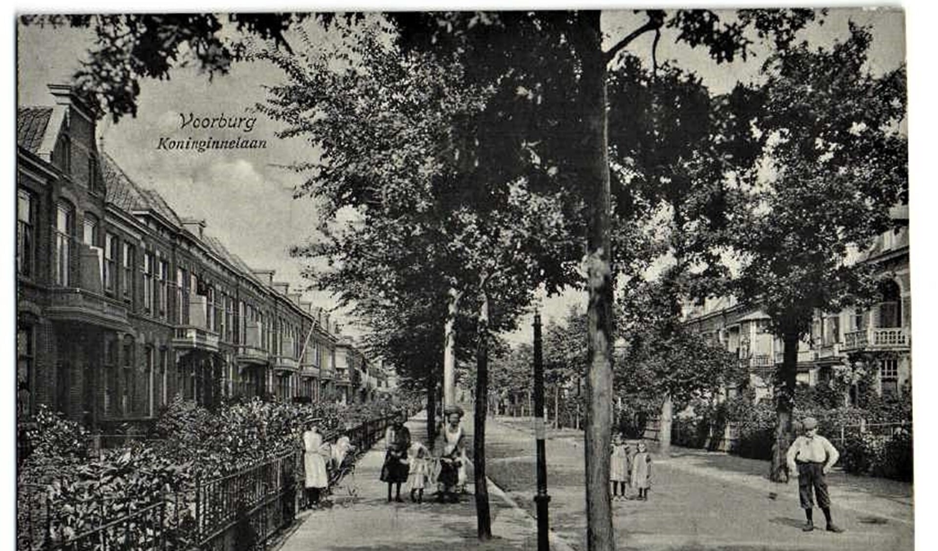 De Koninginnelaan in Voorburg omstreeks 1910.