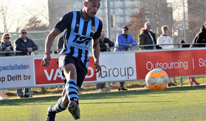 Jerone Godett (Forum Sport) maakte tegen sv Poortugaal als invaller zijn officiële debuut (foto: AW).