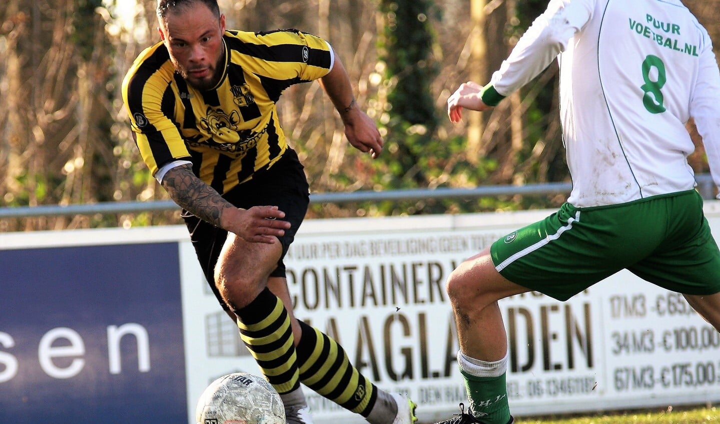 Tomas Ruijgrok (Wilhelmus) scoorde tegen DHL al na 8 minuten 1-0 (foto: AW).