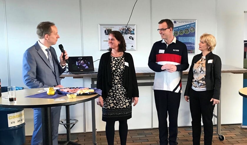 Installatie van de werkgroepleden door wethouder Rouwendal tijdens een feestelijke bijeenkomst (foto: gemeente LDVB).