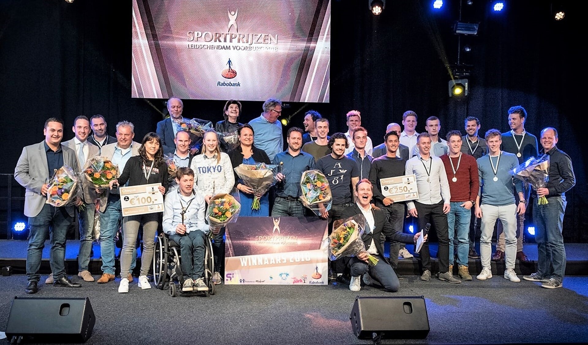 Alle Sportprijswinnaars van 2018 uit Leidschendam-Voorburg kwamen aan het einde samen op het podium (foto: Hein Athmer).