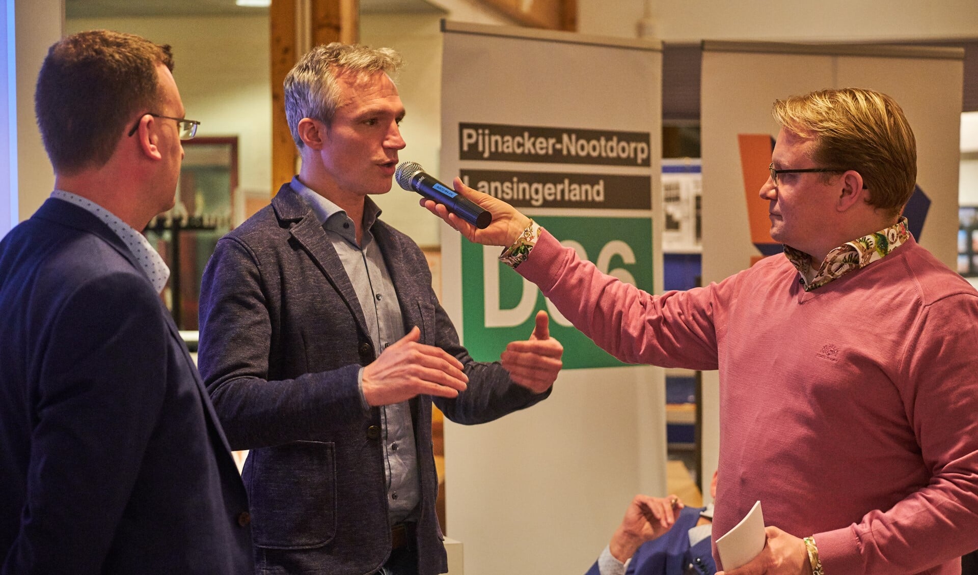 Berend Potjer van GroenLinks aan het woord. Het debat werd geleid door Gert-Jan Jense (rechts). 