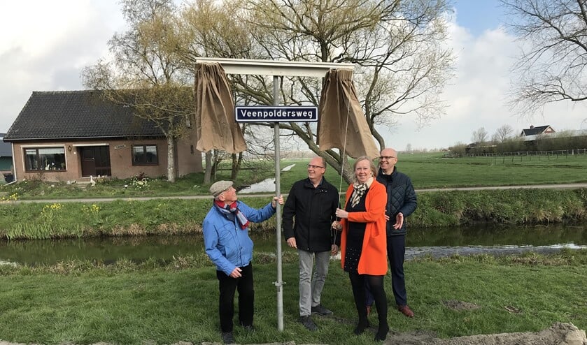 De onthulling van het naambord van de toekomstige rondweg bij Stompwijk (archieffoto).
