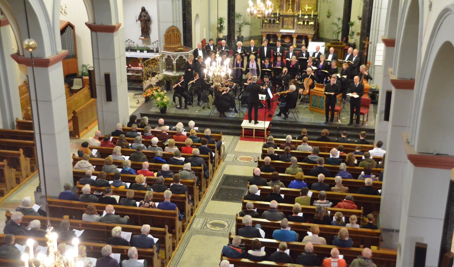 Het Concertkoor Zuid-Holland, L’Orchestre de Beaubourg en de solisten maakten er een prachtige uitvoering van. (Foto: Alex Walterbos) 